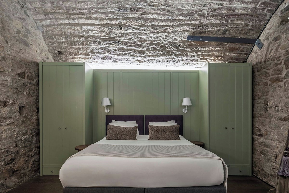 1 bedroom, Egyptian cotton sheets, in-room safe, soundproofing