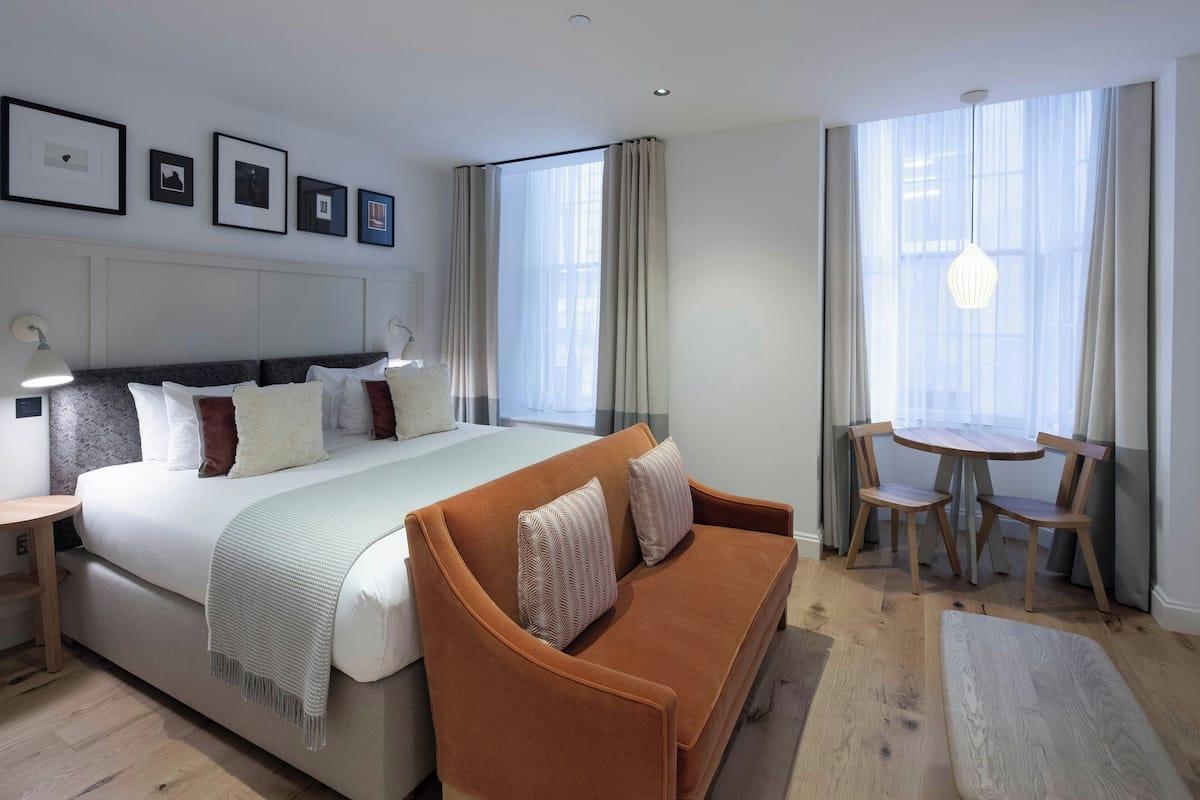 1 bedroom, Egyptian cotton sheets, in-room safe, soundproofing