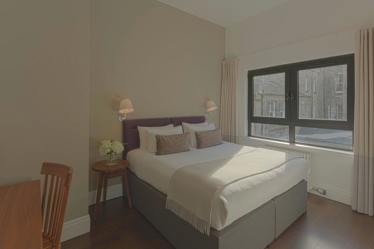 1 bedroom, Egyptian cotton sheets, in-room safe, soundproofing