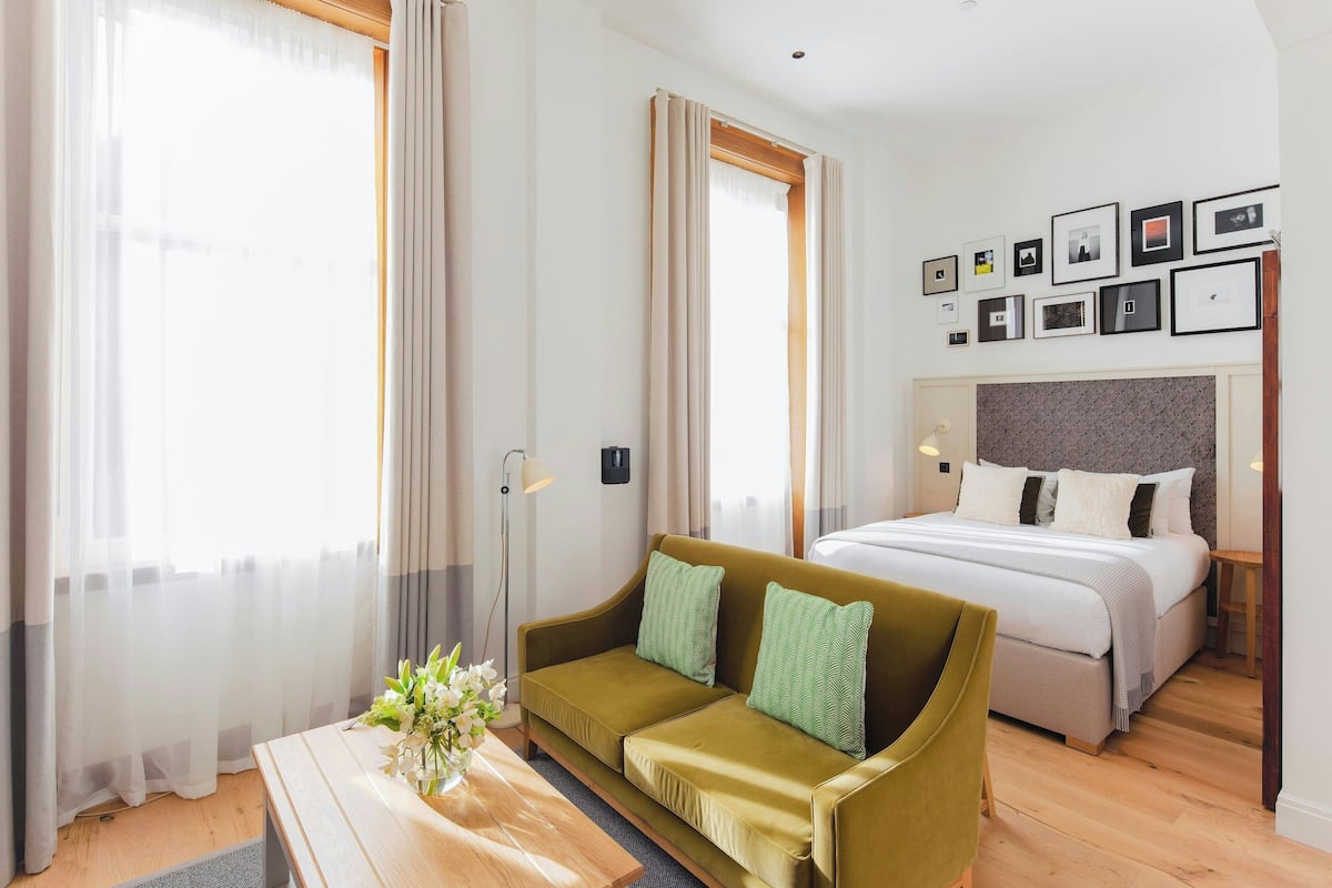 1 bedroom, Egyptian cotton sheets, in-room safe, soundproofing