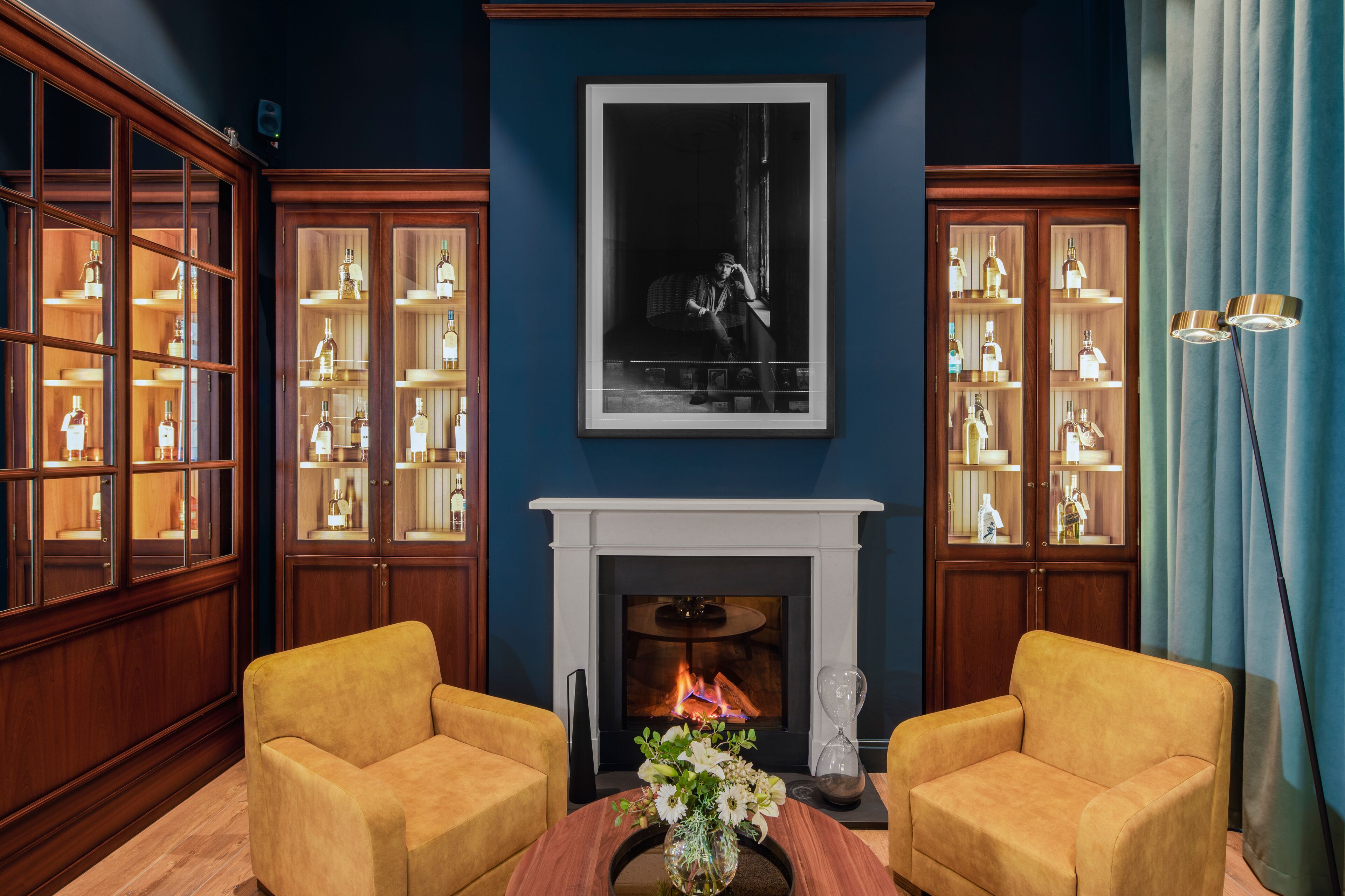 Lobby-lounge