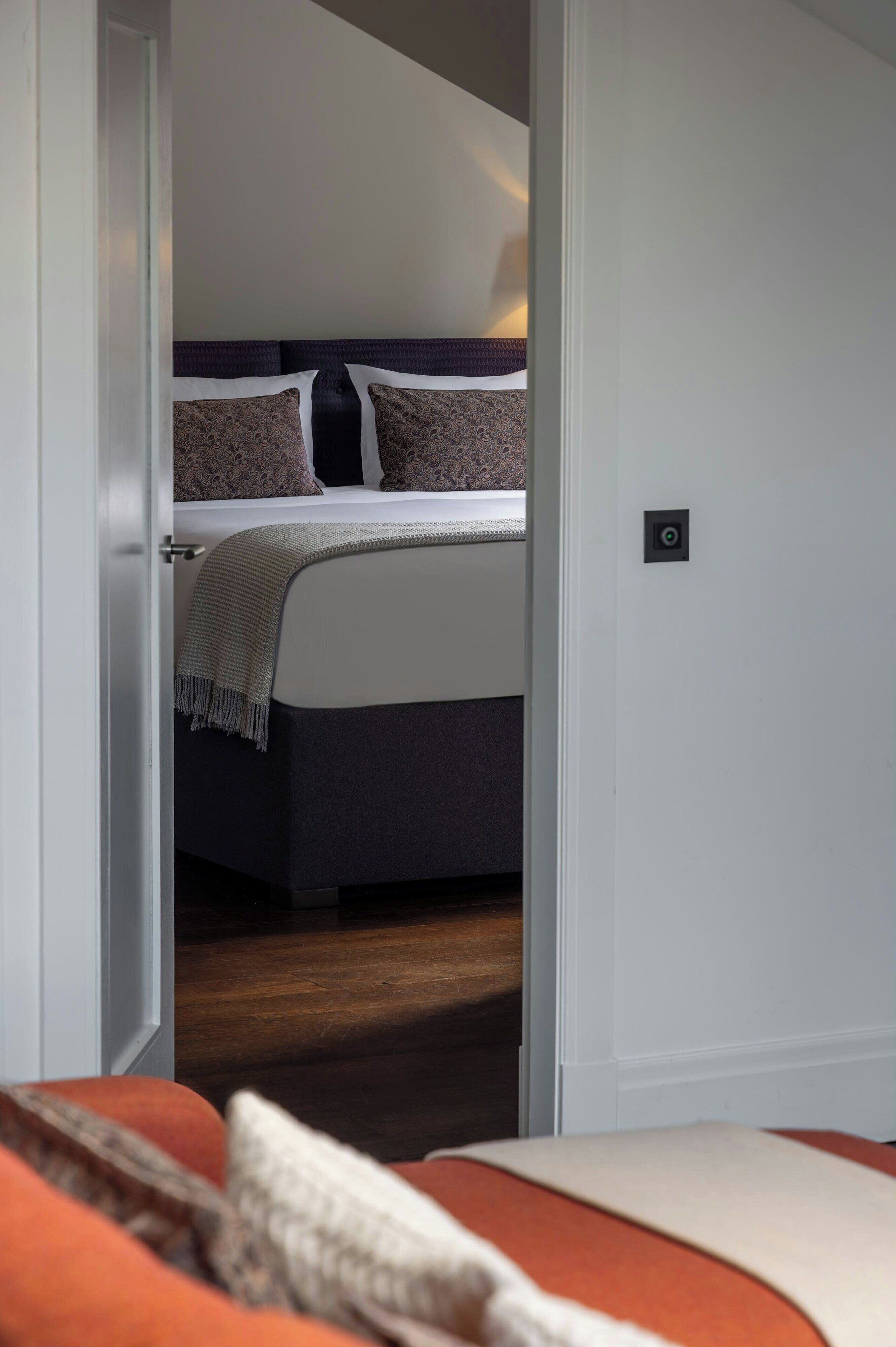 Suite, 1 habitación, vista a la ciudad | Sábanas de algodón egipcio y caja de seguridad en la habitación 