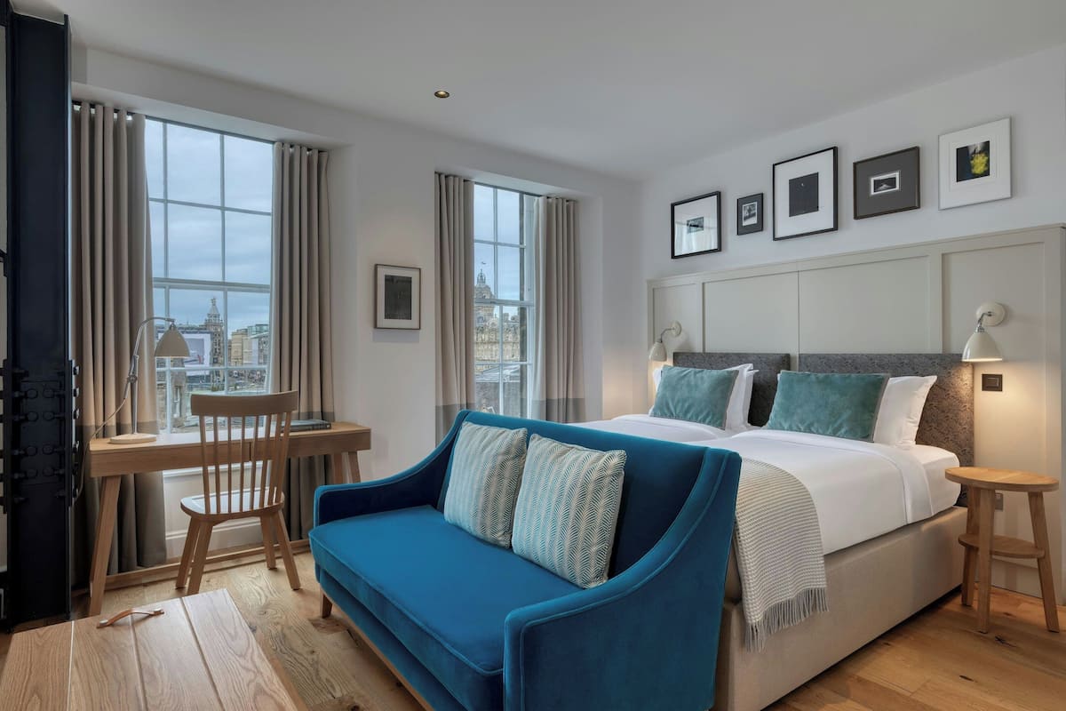 Studio, 2 Single Beds, City View | Living area