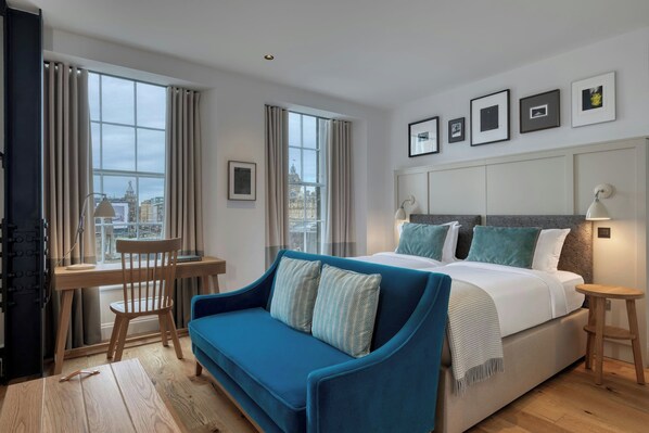 Studio, 2 Single Beds, City View | Living area