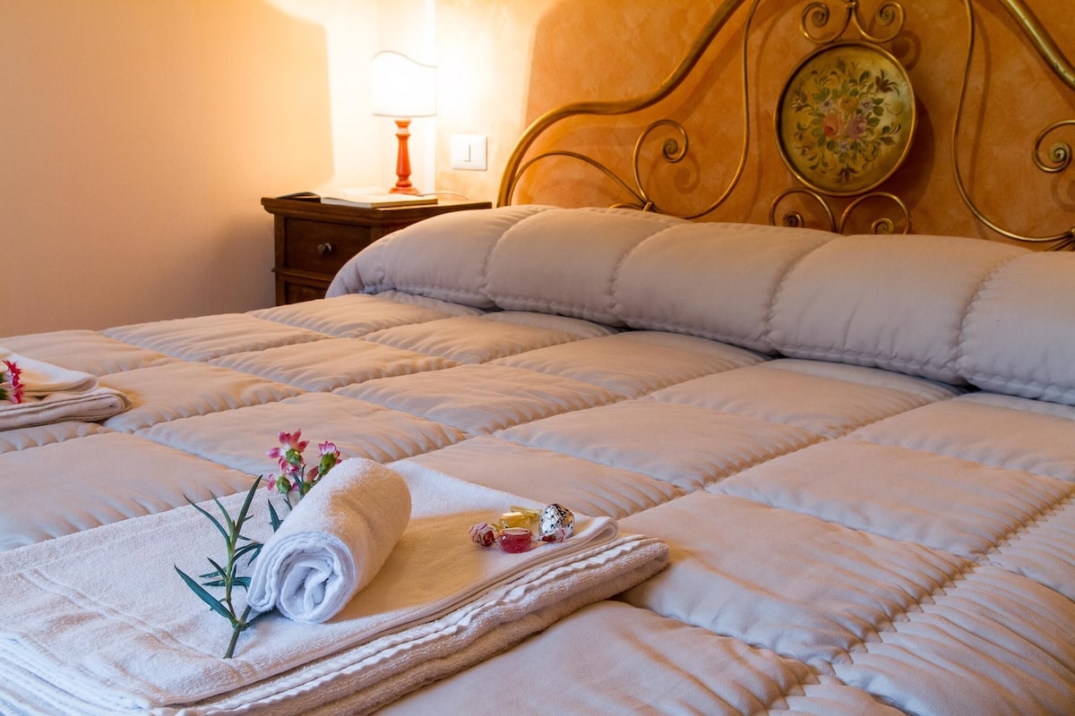 Comfort Double Room, 1 Queen Bed, Ensuite, Park View | 1 bedroom, desk, soundproofing, free WiFi