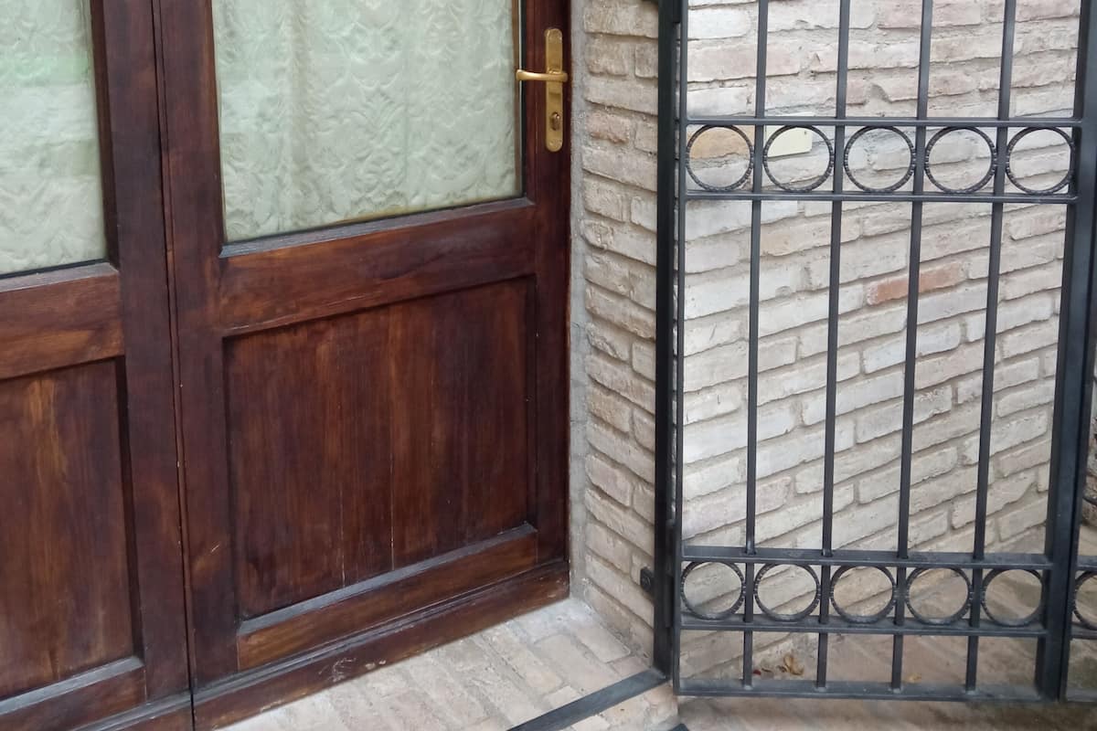 Comfort Double Room, 1 Queen Bed, Ensuite, Garden View | 1 bedroom, desk, soundproofing, free WiFi