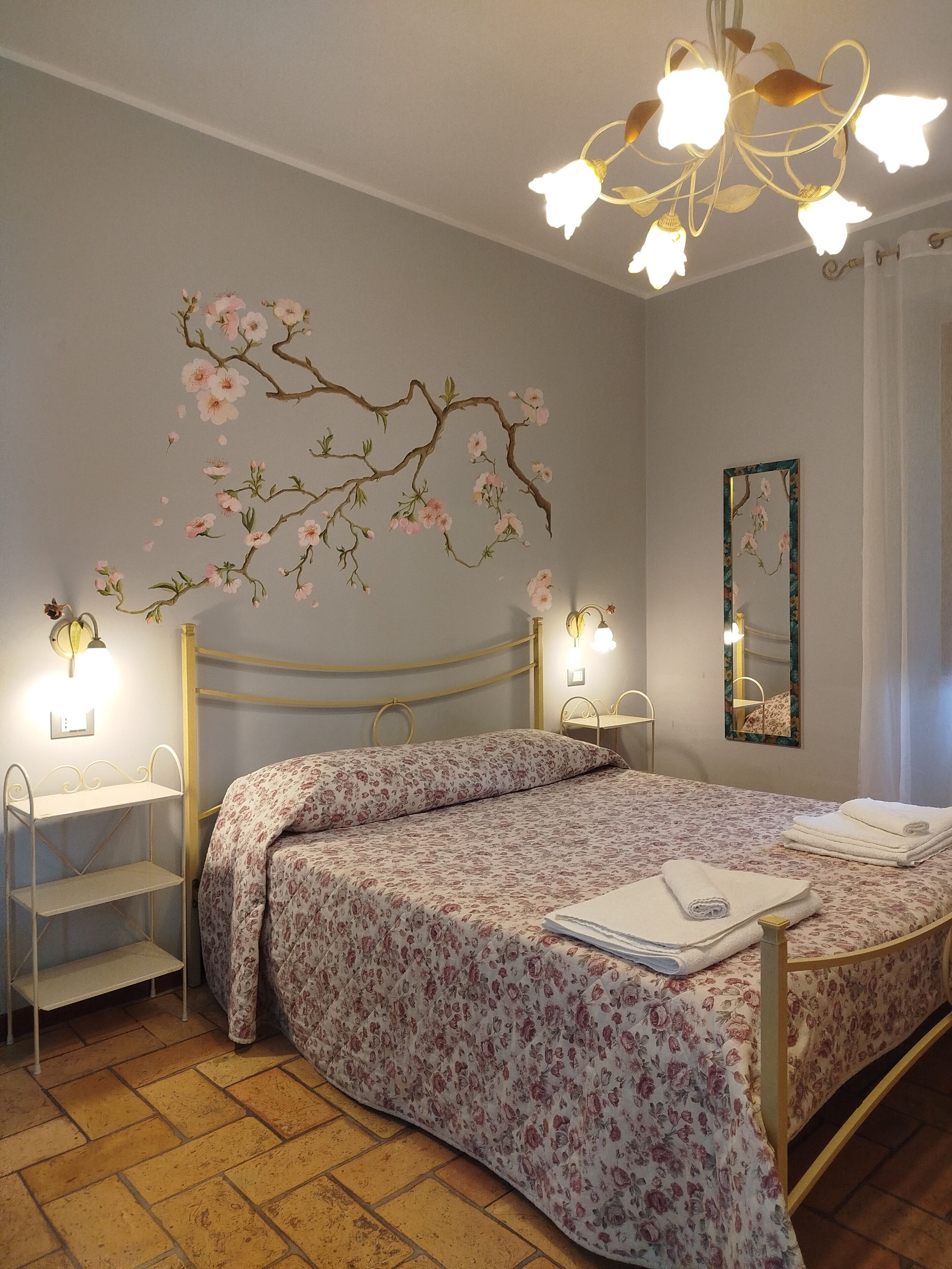 华丽客房, 1 张大床, 独立浴室, 花园景观 | 1 多间卧室、办公桌、隔音、免费 WiFi