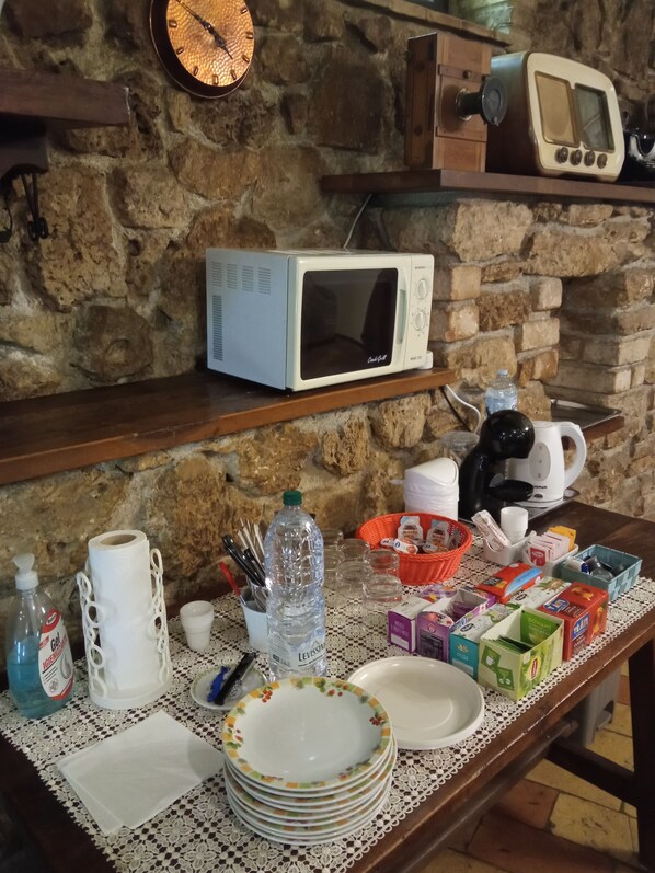 Televisión LED de 32 pulgadas con canales por cable y televisión 