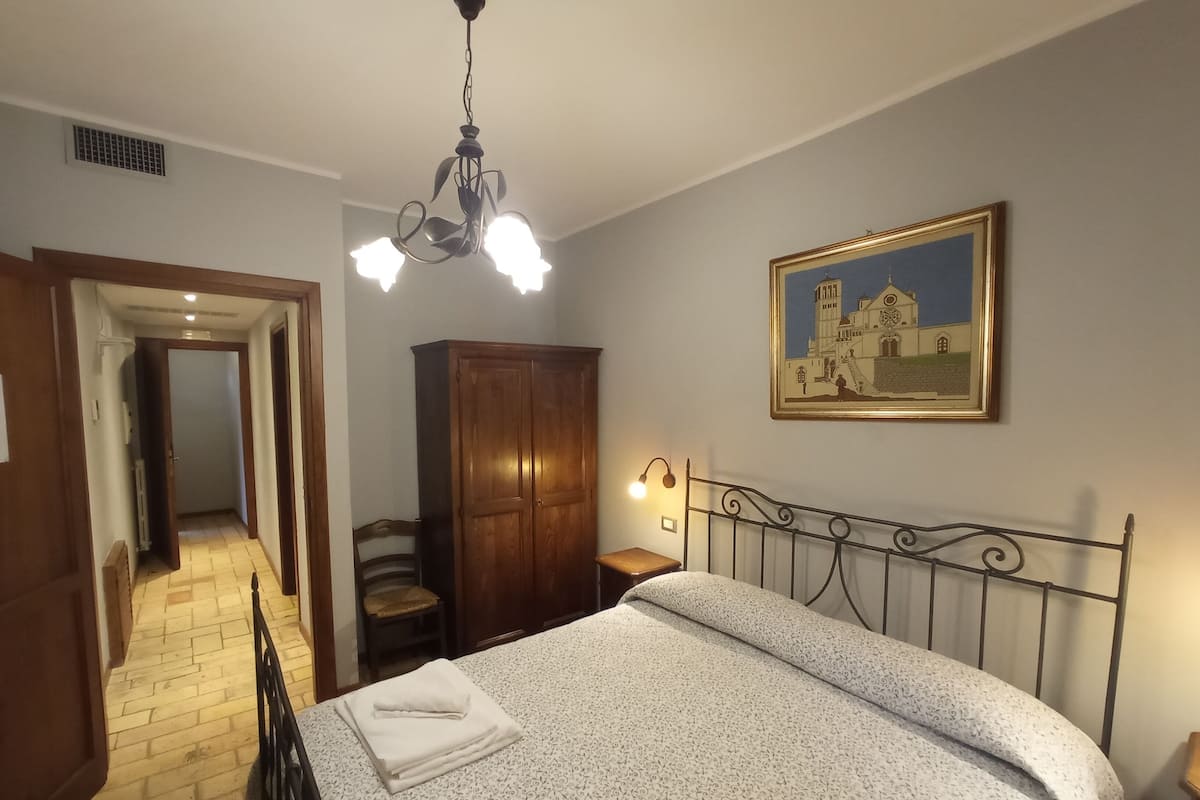 Comfort Double Room, 1 Queen Bed, Ensuite, Garden View | 1 bedroom, desk, soundproofing, free WiFi