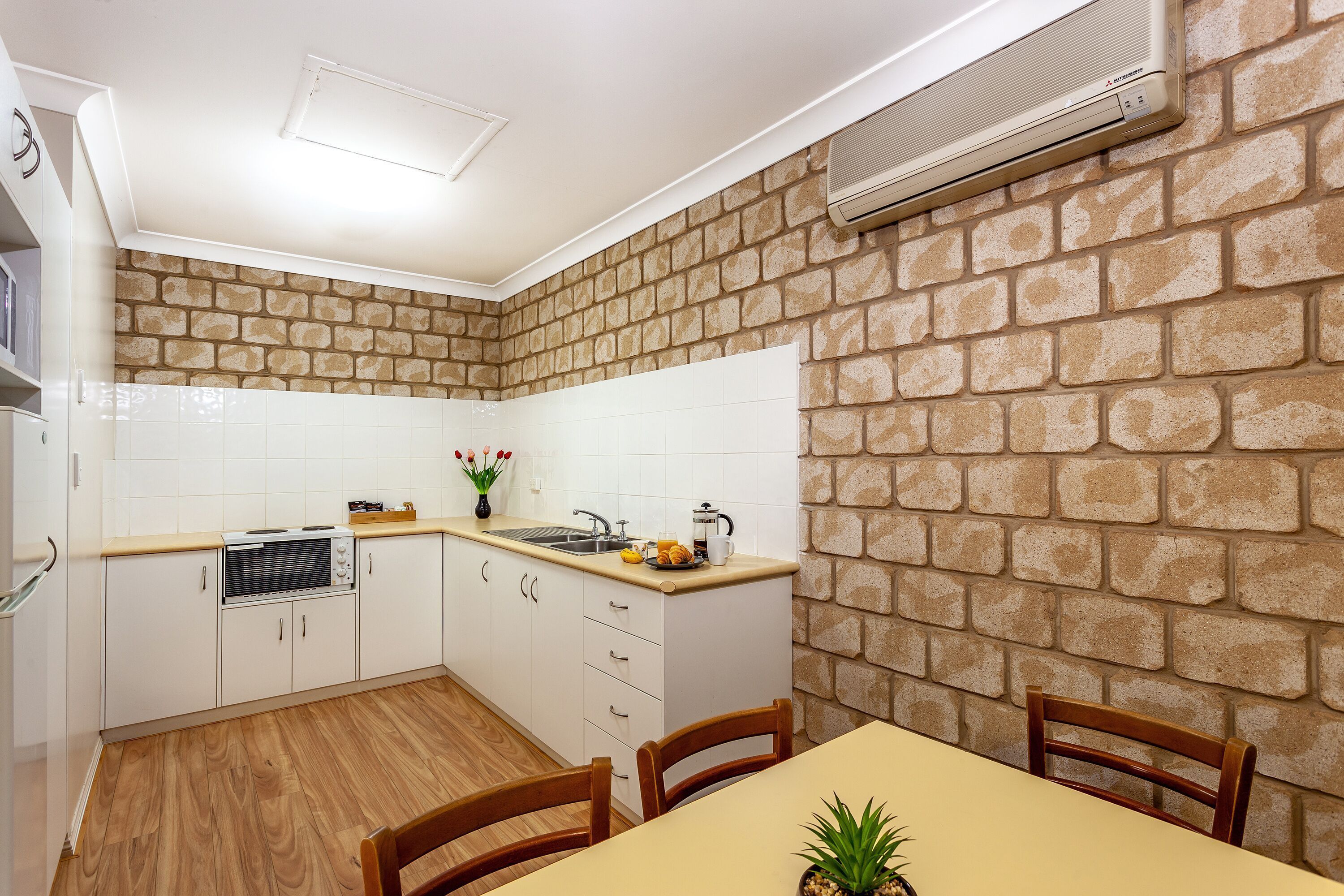 Private kitchen | Fridge, microwave, toaster