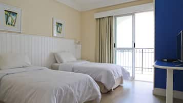 Standard Twin Room | 1 bilik tidur, bar mini, peti besi dalam bilik, meja