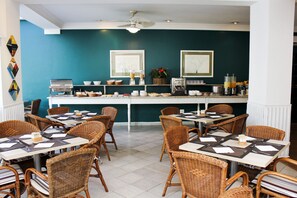 Desayuno bufé gratuito y diario