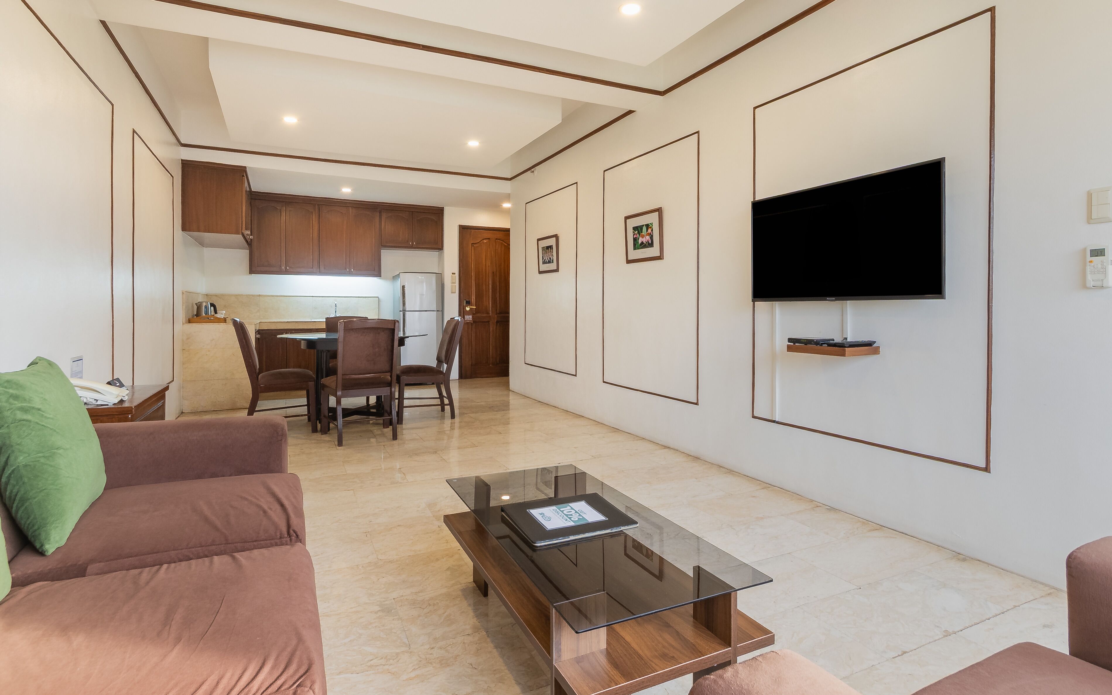 Executive Suite, 1 Bedroom | Living area