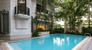 Outdoor pool - Orchid Garden Suites (Pasay)
