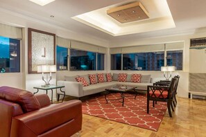 Elite Suite, 2 Bedrooms | Living area