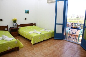 Chambre Triple | Lits bébé (en supplément), Wi-Fi gratuit