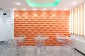 Colazione continentale, servita tutte le mattine (10 EUR a persona) 