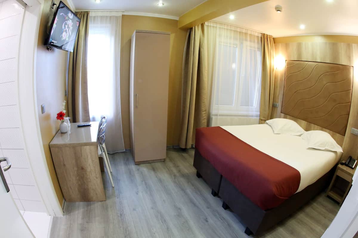 Kamar Double Standar | Brankas, meja kerja, kedap suara, dan Wi-Fi gratis