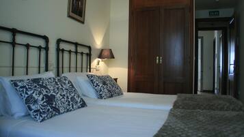 Twin Room | Free cots/infant beds, free WiFi, bed sheets