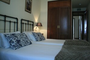 Free cots/infant beds, free WiFi, bed sheets