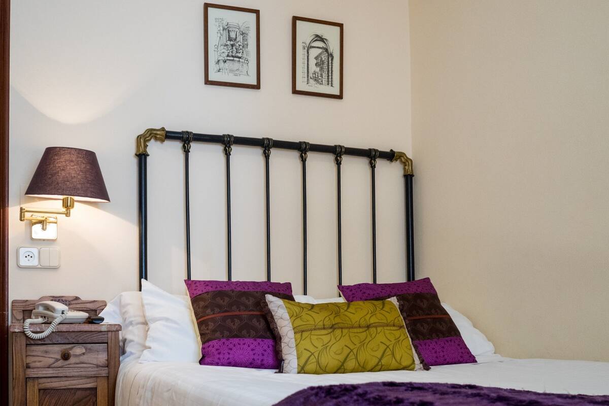 Free cots/infant beds, free WiFi, bed sheets