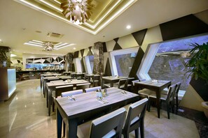 Restaurant - Hotel Neo Kuta Jelantik (Legian)