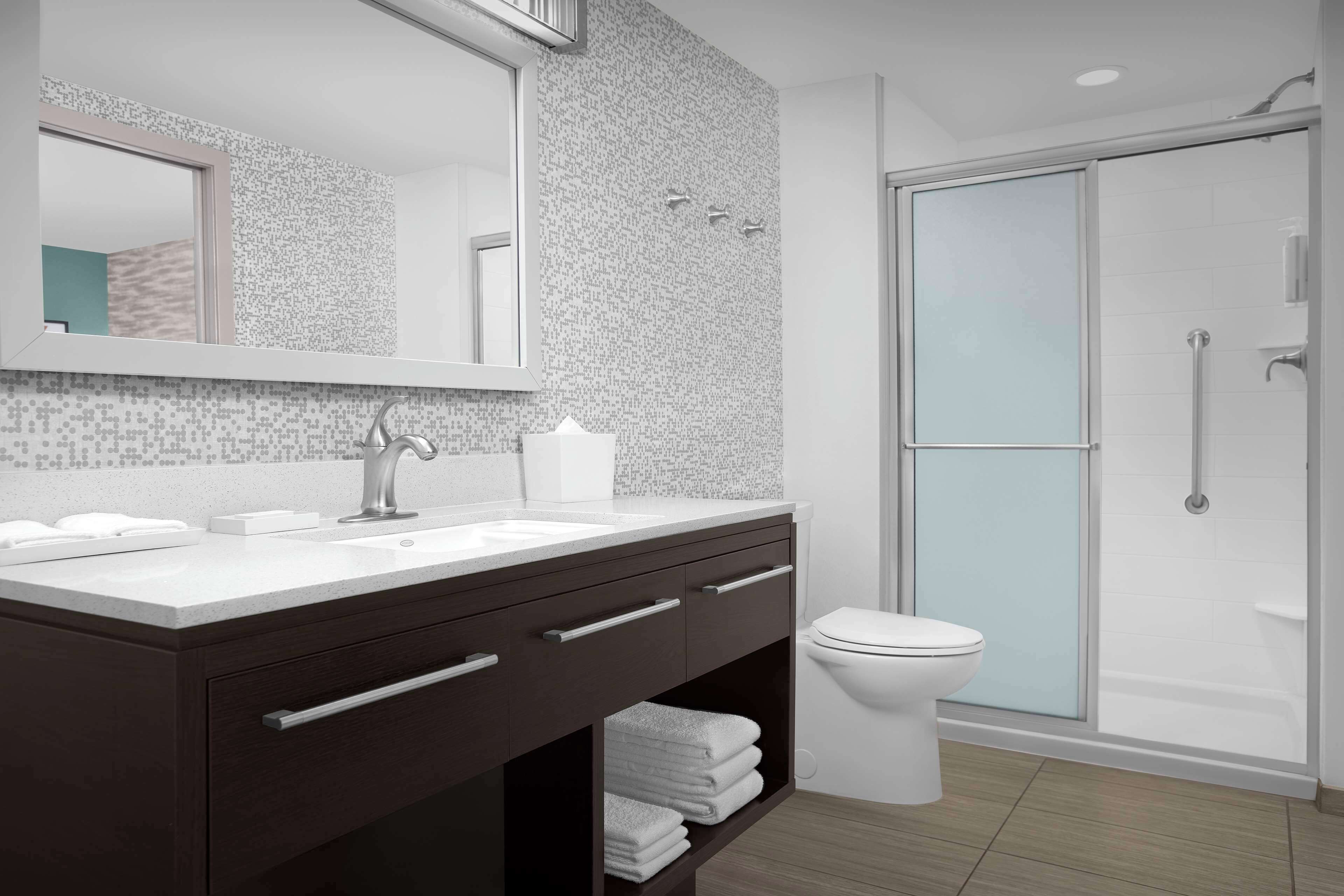 suite, 1 bedroom | bathroom | combined shower/bathtub, free toiletries, hair dryer, towels