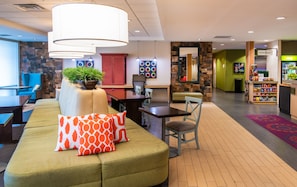 Lobby - Home2 Suites by Hilton Pittsburgh / McCandless, PA (Pittsburgh)