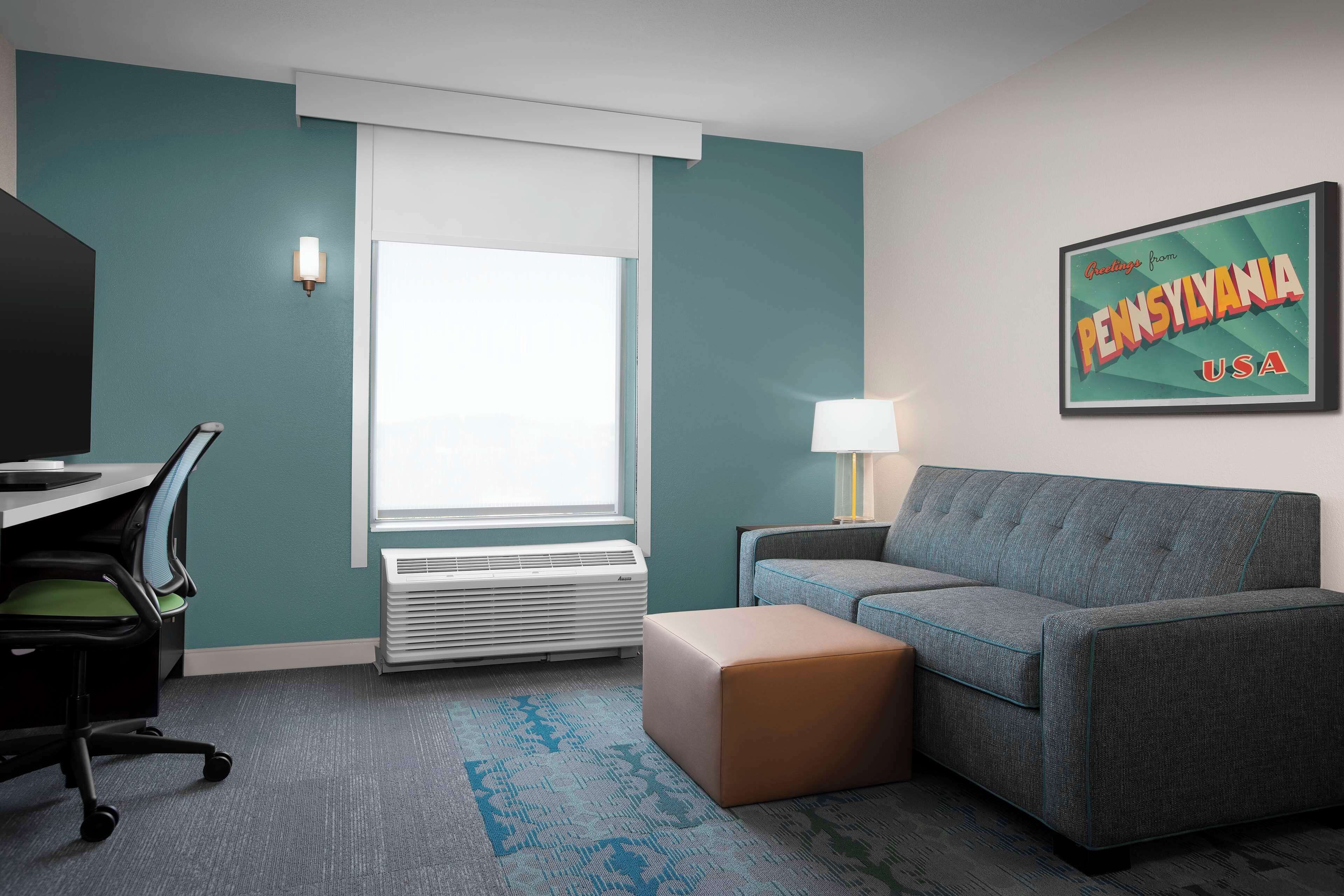 suite, accessible, non smoking | living area | 42-inch lcd tv with cable channels, tv, ipod dock