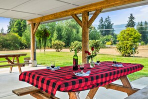BBQ/picnic Area - Lucky Eagle Casino & Hotel (Rochester)
