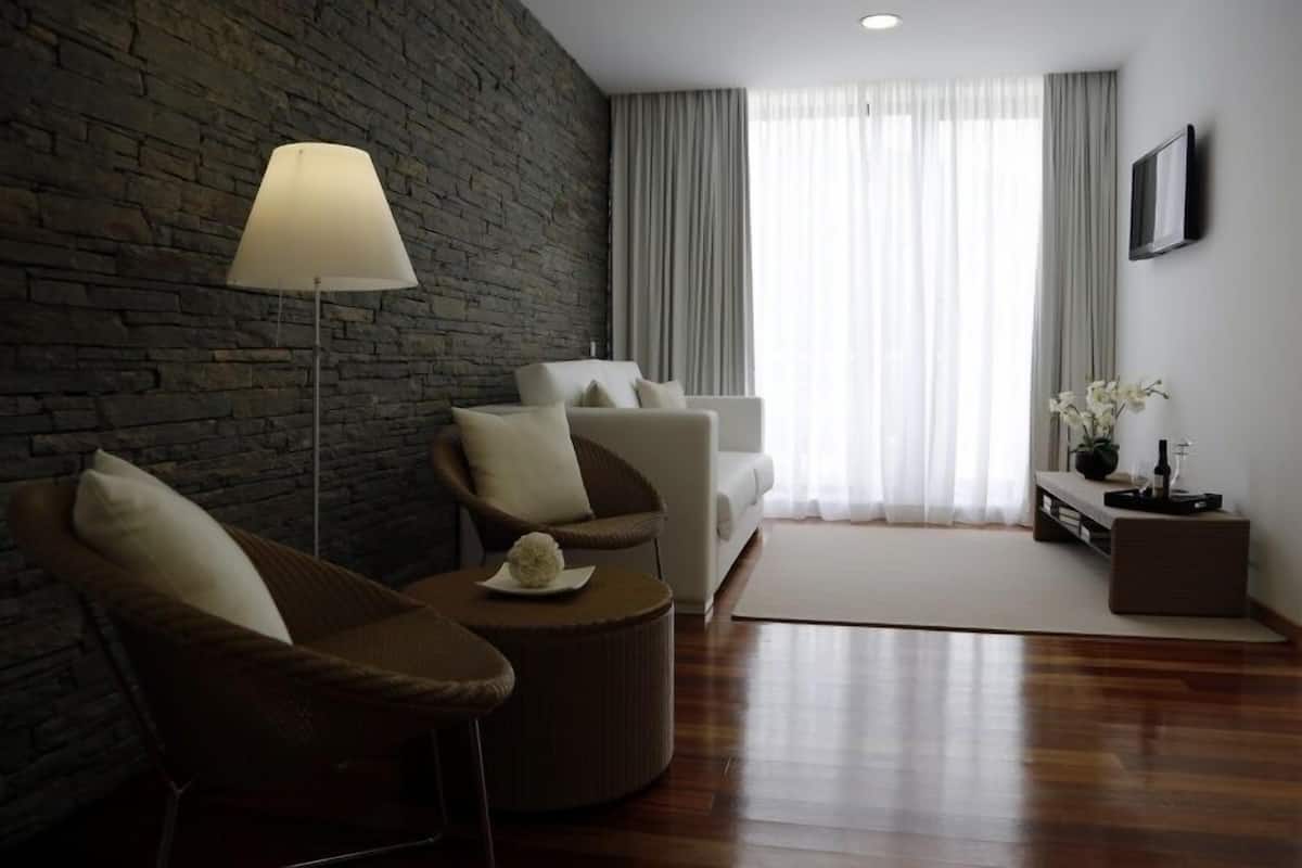 32-inch lcd tv with satellite channels, tv