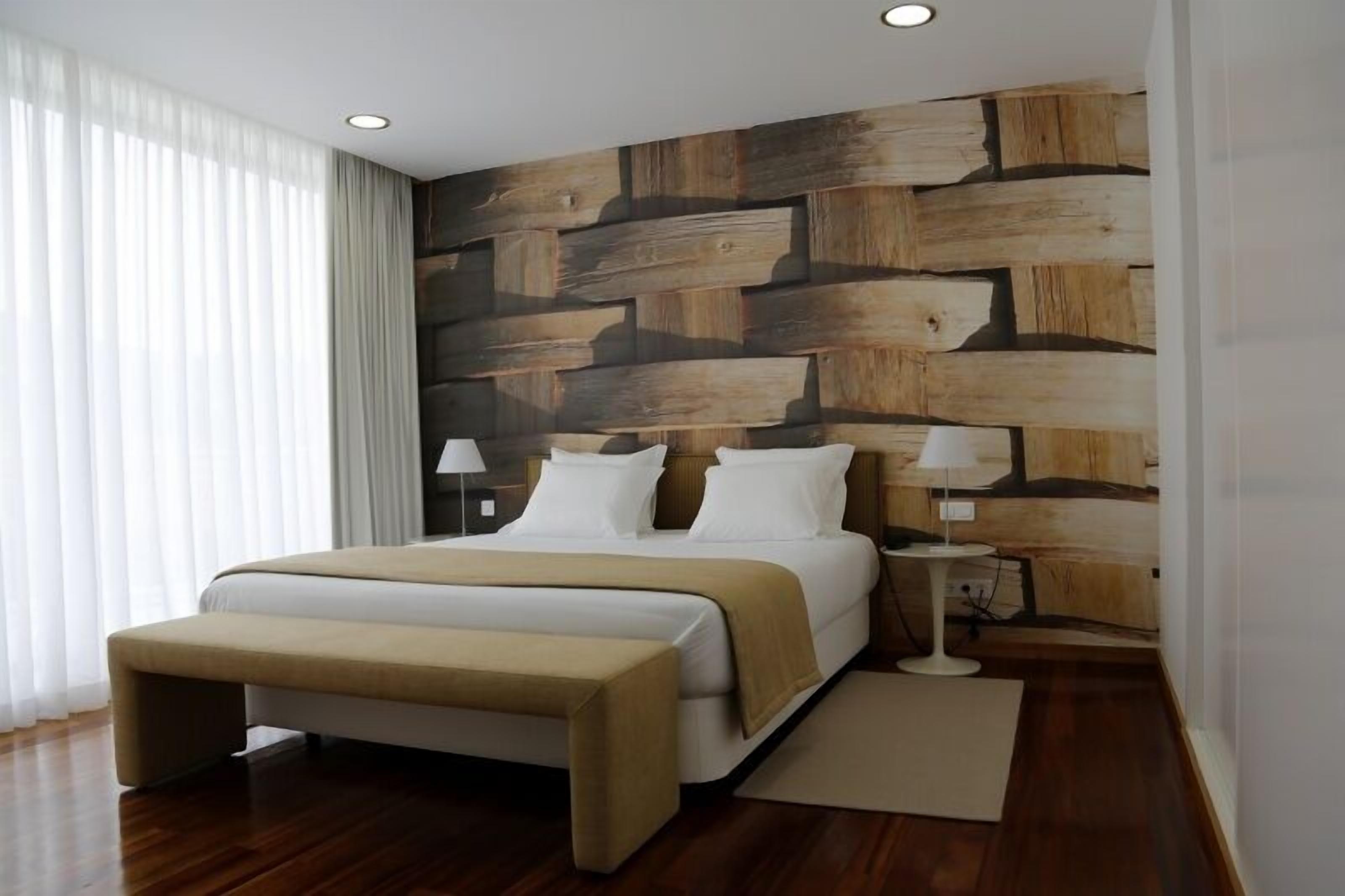 in-room safe, free wifi, bed sheets