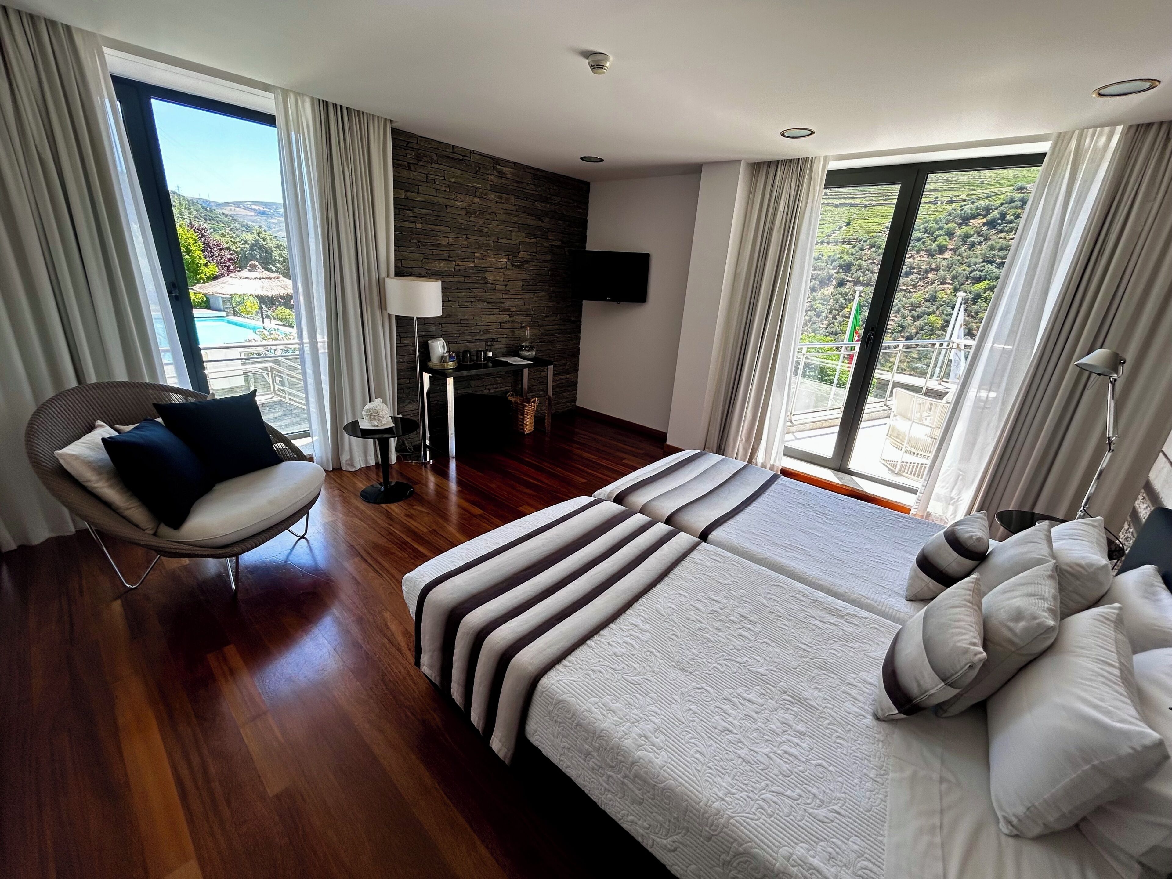 Deluxe Twin Room, Balcony, Vineyard View | Bathroom