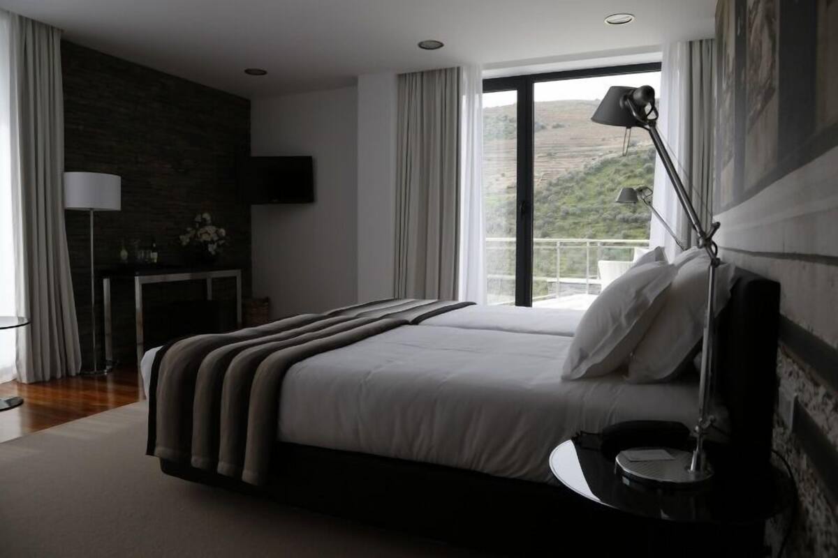 in-room safe, free wifi, bed sheets