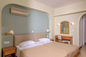 Zimmersafe, schallisolierte Zimmer, Bügeleisen/Bügelbrett