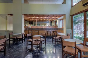 Bar (on property) - El Greco Hotel (Heraklion)
