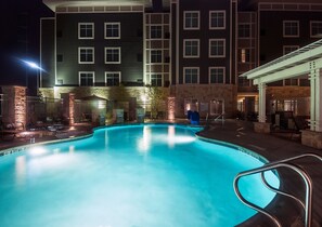 Outdoor pool, pool loungers - Homewood Suites by Hilton Fort Worth - Medical Center, TX (Fort Worth)