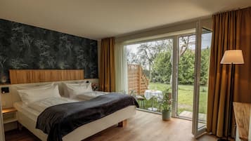 Classic Double Room | 1 bedroom, minibar, in-room safe, desk