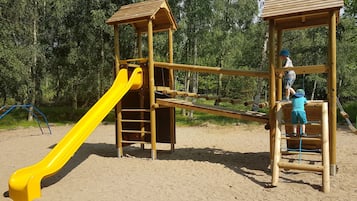 Außen-Kinderspielplatz