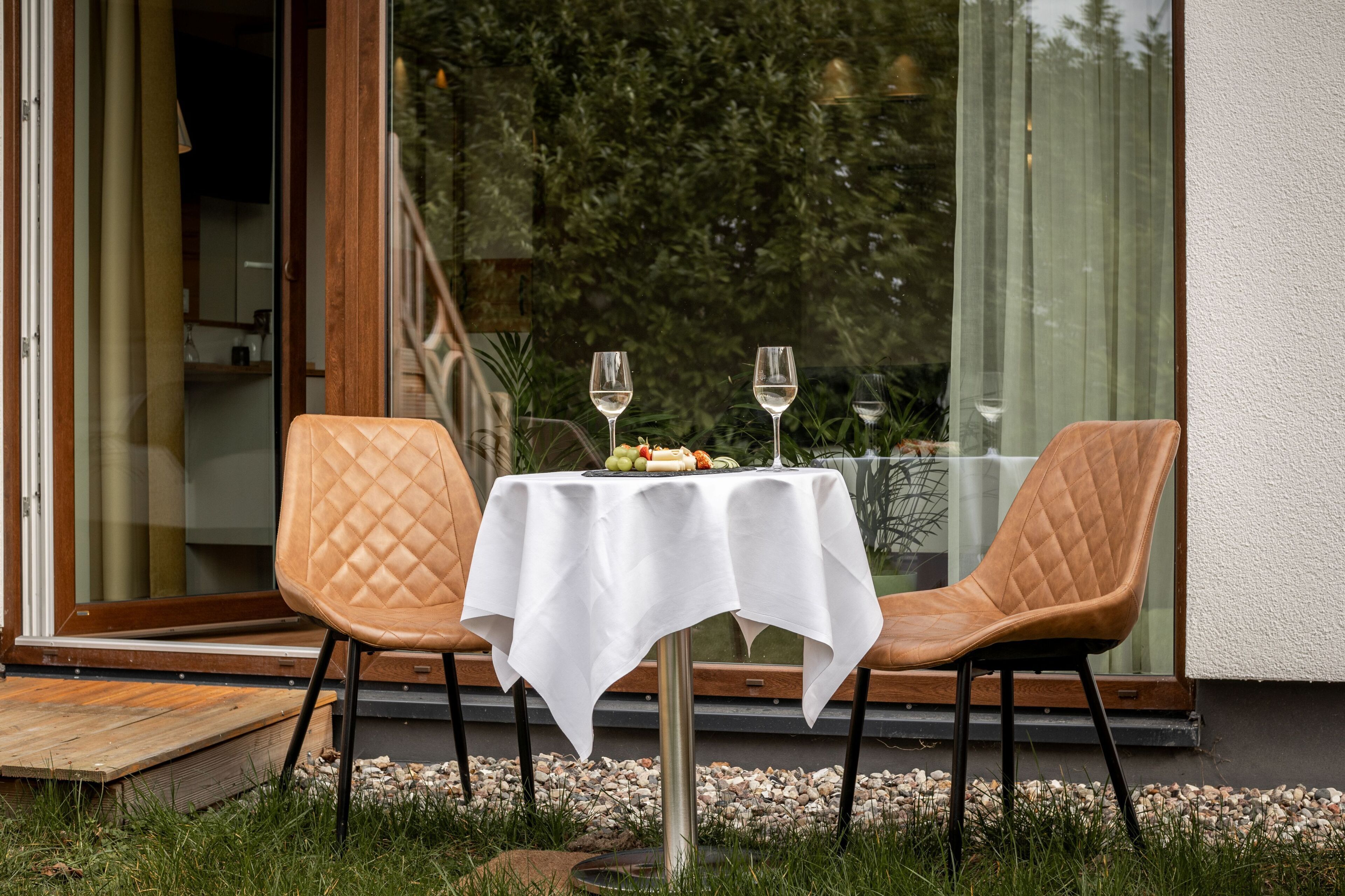 Classic Double Room | Minibar, in-room safe, desk, blackout curtains