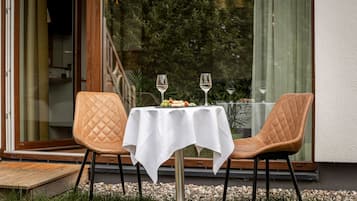 Classic-Doppelzimmer | Minibar, Zimmersafe, Schreibtisch, Verdunkelungsvorhänge