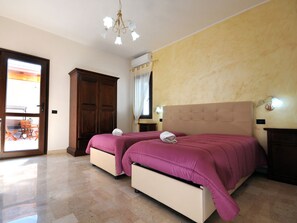 羽絨被、迷你吧、獨特裝修、嬰兒床 (收費)