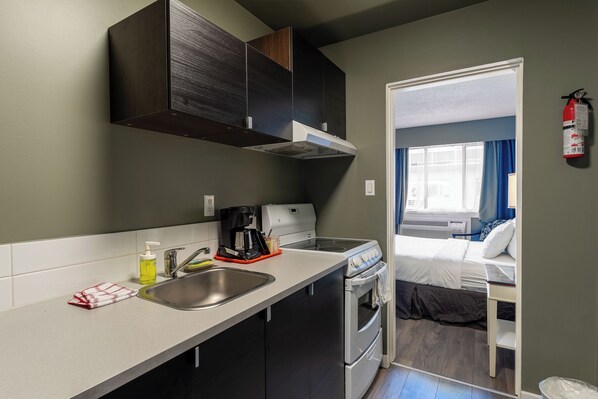 디럭스룸, 퀸사이즈침대 1개, 금연, 간이주방 | 전용 주방 | 냉장고, 전자레인지, 커피/티 메이커