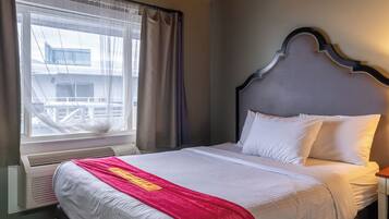 Habitación doble Deluxe, 2 camas Queen size, para no fumadores, cocineta | Ropa de cama de alta calidad, escritorio, wifi gratis y ropa de cama