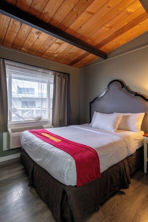 Deluxe Double Room, 2 Queen Beds, Non Smoking, Kitchenette
