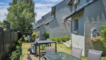 Appartement Affaires, 2 chambres, cÎté cour intérieure (Free Wi-Fi & Parking) | Terrasse/Patio