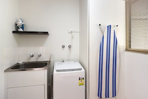 Three Bedroom Suite, Free Wi-Fi & Parking | Room amenity
