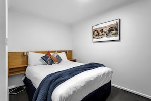 Apartment, 2 Bedrooms, Courtyard Area, Free Wi-Fi & Parking