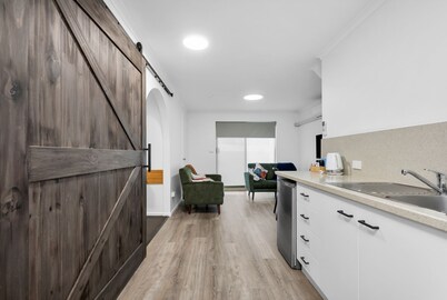 Elphin Motel & Serviced Apartments