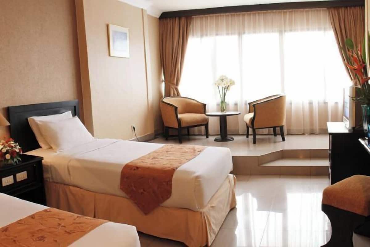 Minibar, ameublement personnalisé, bureau, lits pliants/supplémentaires